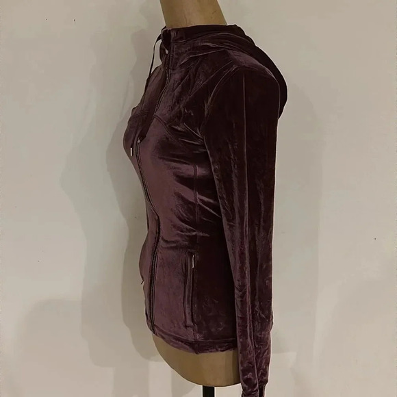Lululemon sz 4 Define Hooded Jacket *Velvet
Garnet excellent like new condition - Picture 6 of 7
